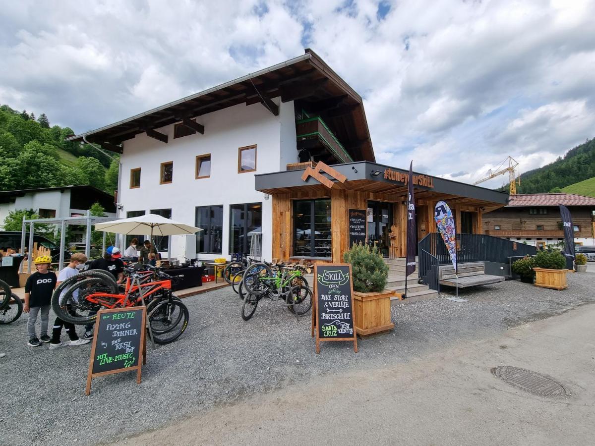 Skill Mountain Lodge - Ski Und Bike Hostel Im Sommer Mit Joker Card Saalbach-Hinterglemm Zewnętrze zdjęcie