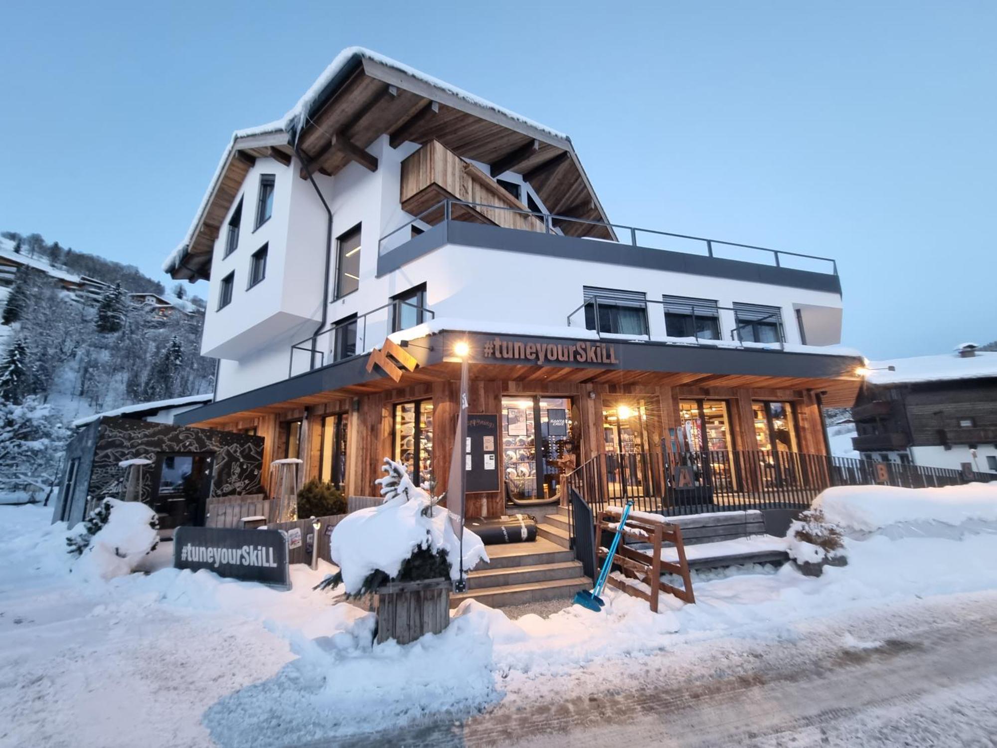 Skill Mountain Lodge - Ski Und Bike Hostel Im Sommer Mit Joker Card Saalbach-Hinterglemm Zewnętrze zdjęcie